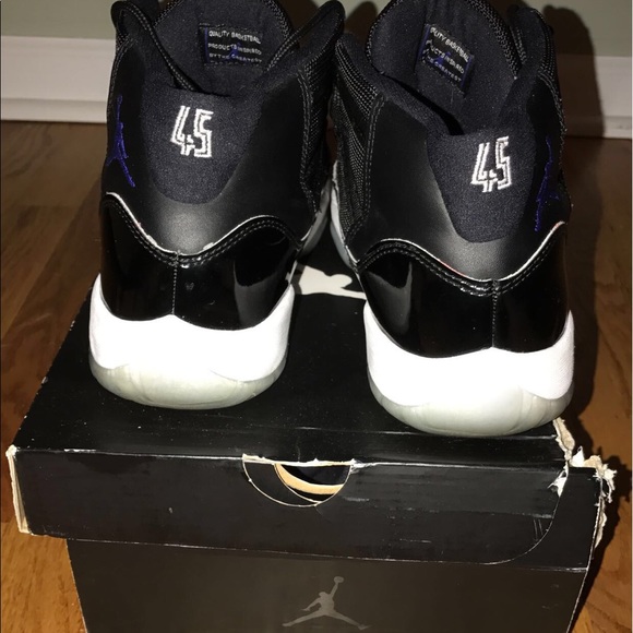 Air jordan 11 ( space jams ) 7y in big boys