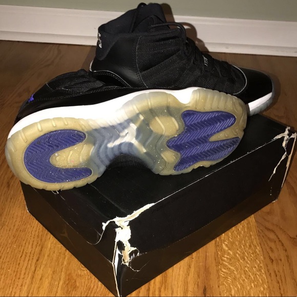 Air jordan 11 ( space jams ) 7y in big boys