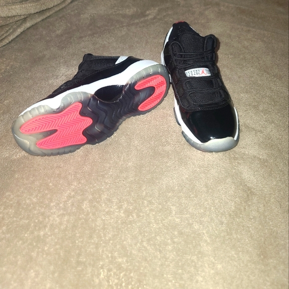 Air Jordan 11 Retro Low GS \'Infrared 23\' size 4Y