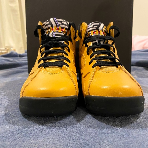 Air Jordan 7 Retro SE. New. Size 7y.