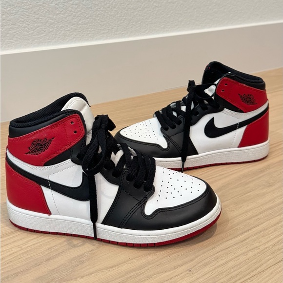 Air Jordan 1 Black Toe